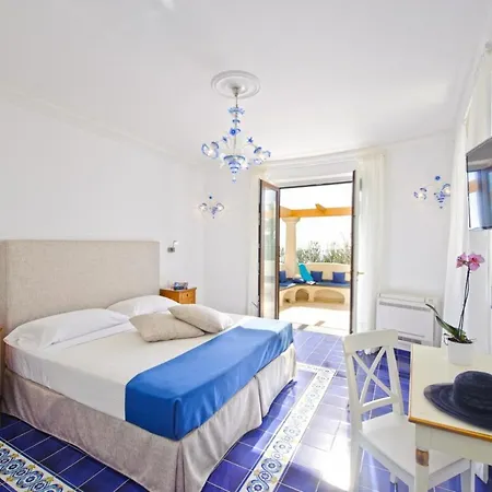 Sleeps 6 Air Con Wifi