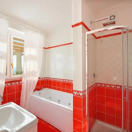 Sleeps 6 Air Con Wifi Vakantiehuis