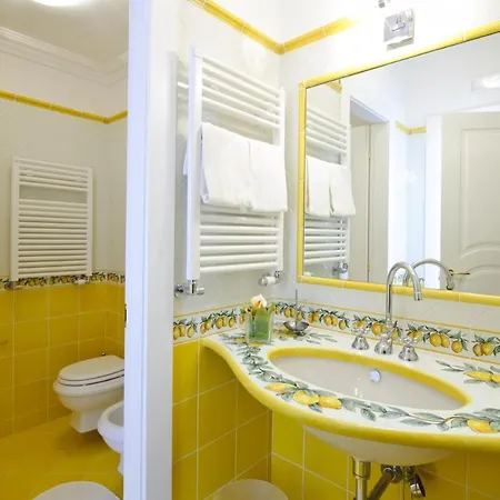 Sleeps 6 Air Con Wifi