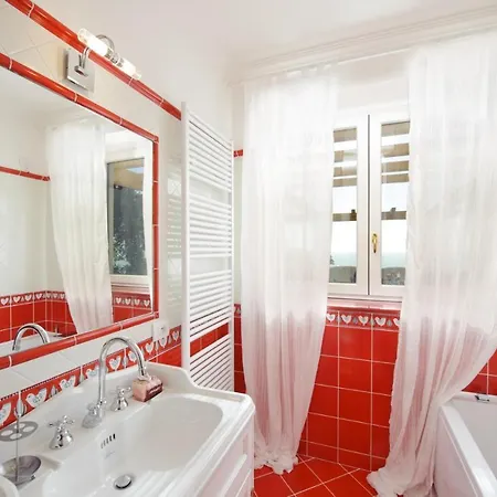 Sleeps 6 Air Con Wifi