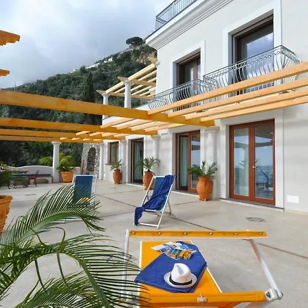 Hébergement de vacances Sleeps 6 Air Con Wifi Conca dei Marini